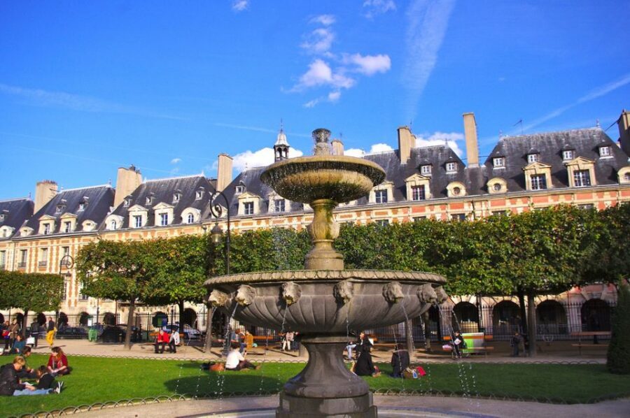 Paris Marais Quarter 2-Hour Private Walking Tour - Start at Metro Étienne Marcel, guided by a red tote