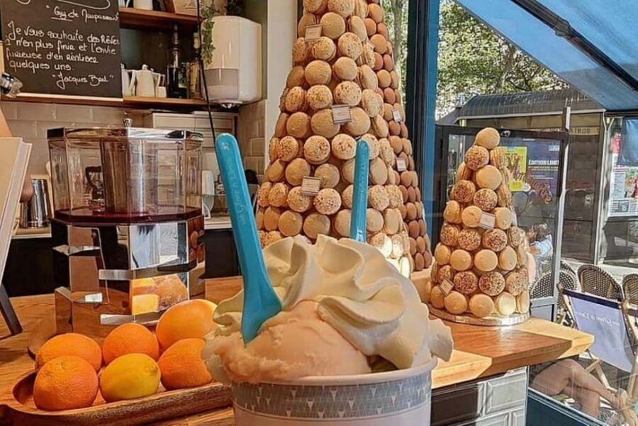Paris: Montmartre Chocolate and Pastry Walking Tour - Aux Merveilleux de Fred: The Meringue Stop That Sets the Tone