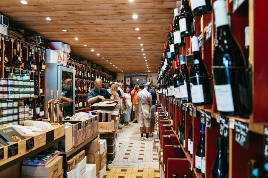 Paris: Montmartre Food and Wine Guided Tour - Seafood and oysters at a local institution