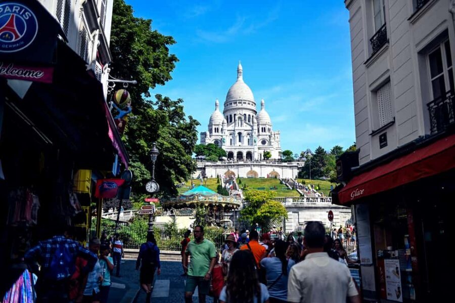 Paris: Montmartre Food Tasting Walking Tour with Secret Dish - Why Montmartre works so well for a food-tasting walk