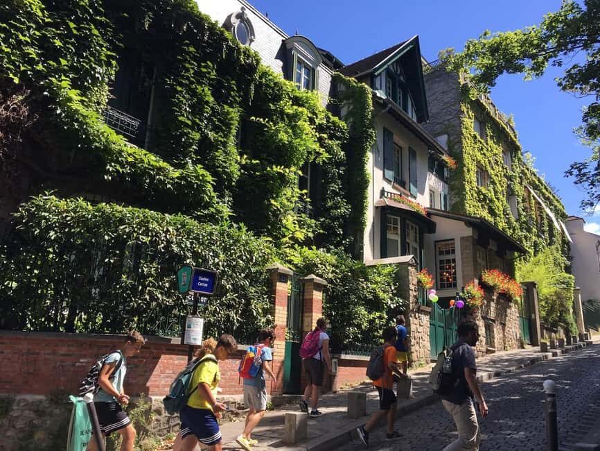 Paris : Montmartre highlights walking tour - Moulin Rouge and the early photo stops: more than neon and costumes