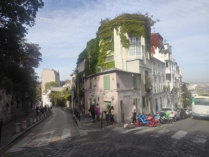 Paris : Montmartre highlights walking tour - Climbing to Sacré-Cœur: the view is the payoff
