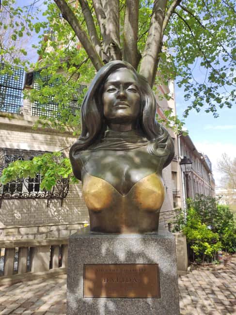 Paris : Montmartre highlights walking tour - Who should book this Montmartre highlights walking tour