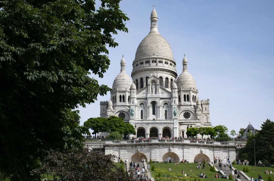 Paris Montmartre Highlights Walking Tour - Small Group - Moulin de la Galette and La Maison Rose: classic Montmartre scenes with context