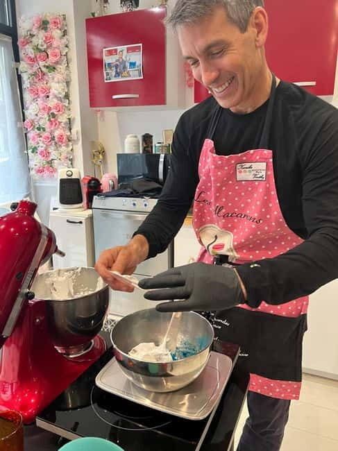 Paris: Montmartre Macaron Baking Workshop - Decorating macarons with a smaller double nozzle