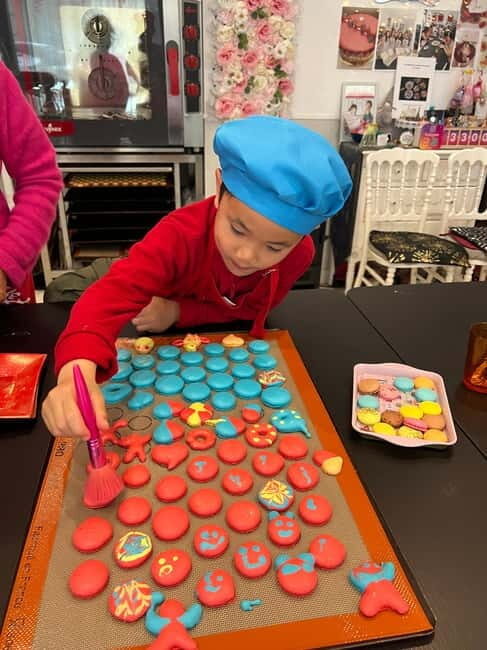Paris: Montmartre Macaron Baking Workshop - The baking and filling flow: what happens while shells set