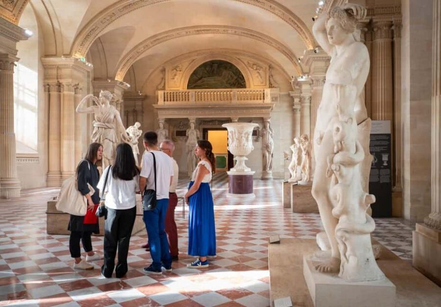 Paris: Montmartre, Notre-Dame, & Louvre Tour with Cruise - Metro Transfer and Louvre Time: Skip the Line, Use the Route