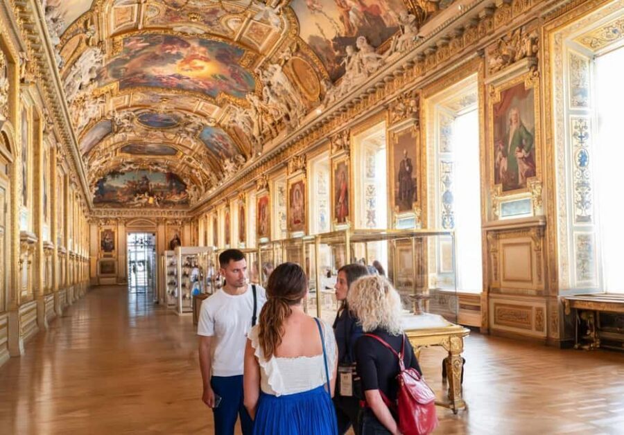 Paris: Montmartre, Notre-Dame, & Louvre Tour with Cruise - Eiffel Tower Exterior: Learn the Story, Then Grab Your Photos