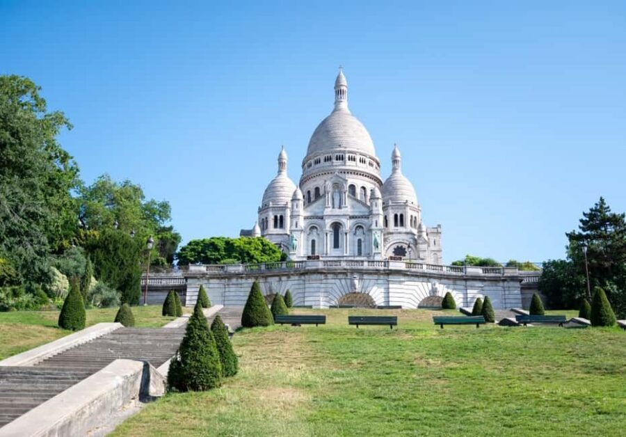 Paris: Montmartre, Notre-Dame, & Louvre Tour with Cruise - Meeting at Abbesses and Getting Your Bearings