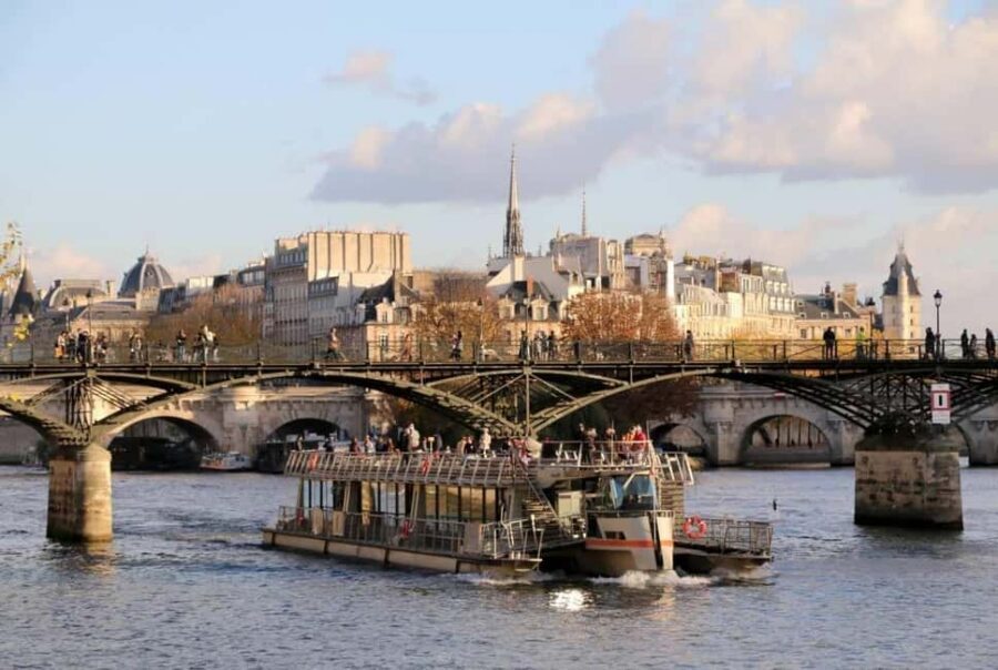 Paris: Montmartre Private Guided Tour & River Cruise Option - Le Bateau-Lavoir and the Wall of Love: art history you can actually point at