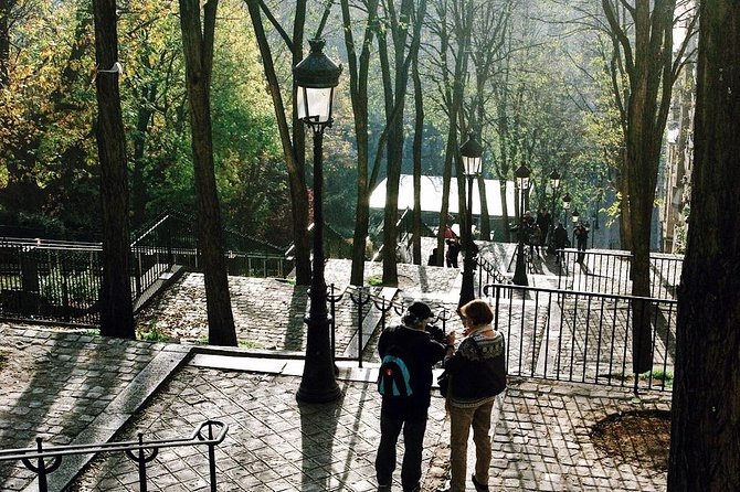 Paris Montmartre & Sacre Coeur Semi-Private Guided Tour 12ppl Max - Hidden nature and small-scale Paris wine: the Jardin Sauvage and Clos Montmartre