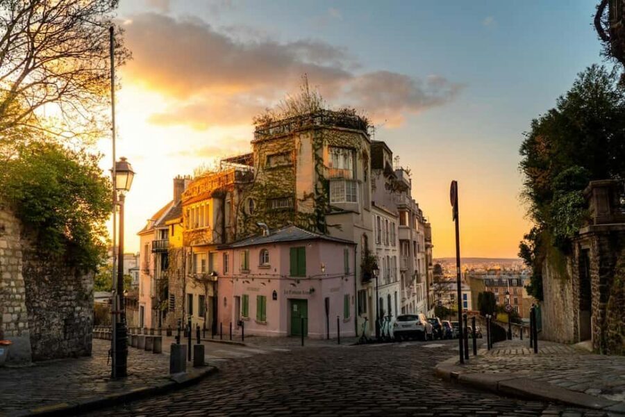 Paris: Montmartre. The old artist village+its unique charm. - Montmartre Streets and Photo Stops: What You’ll Actually Do