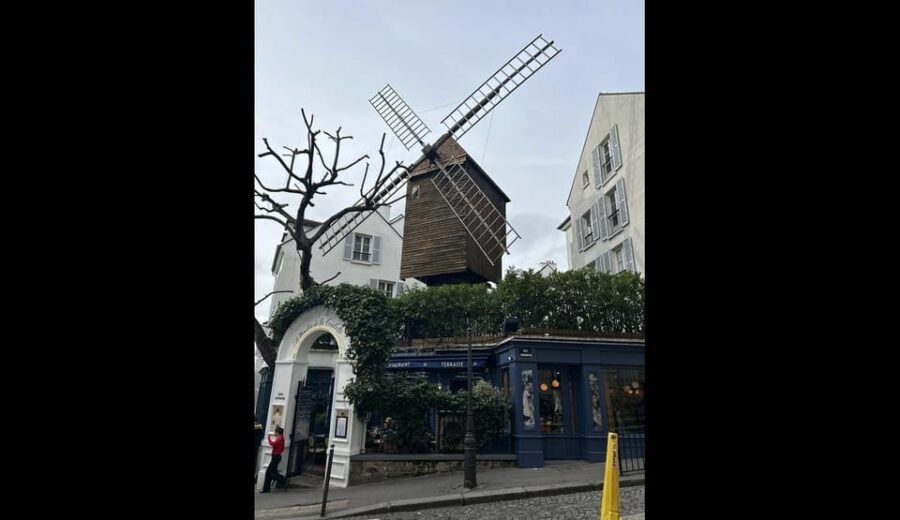 Paris: Montmartre Tour with Sacré-Cœur (Wine Tasting Option) - Wall of Love: quick, photogenic, and easy to enjoy