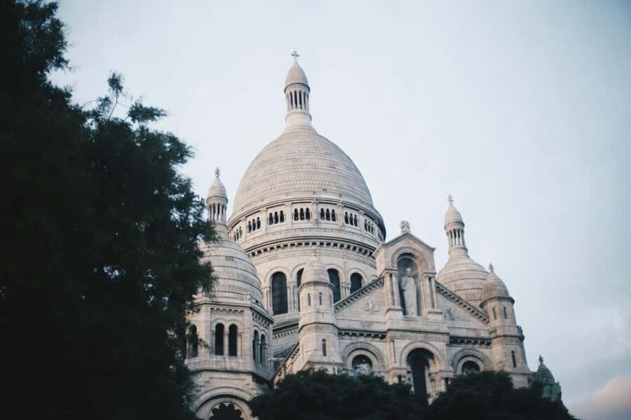 Paris: Montmartre Walking Tour with Sacré-Cœur Basilica - Key highlights to watch for