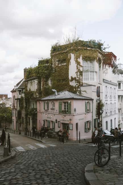 Paris: Montmartre Walking Tour with Sacré-Cœur Basilica - Van Gogh’s house and walking the art trail through ordinary streets
