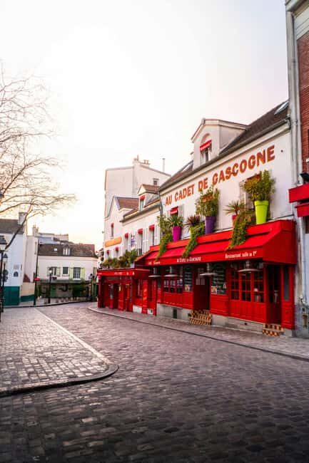 Paris: Montmartre Walking Tour with Sacré-Cœur Basilica - Le Mur des Je t’aime and the romantic side of Montmartre