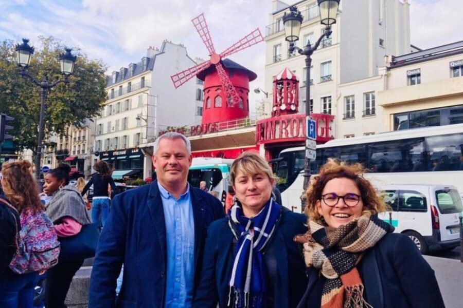 Paris: Most Iconic Monuments Guided Tour by Tuk Tuk - Louvre carousel and the long line of “great sights”