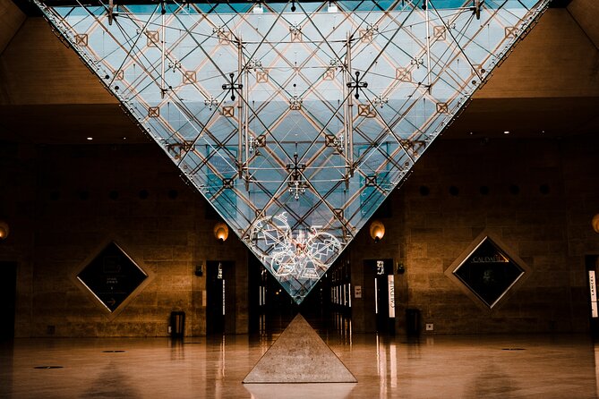 Paris: Night at the Louvre 6-people Max Guided Experience - English Guide Value: Why Explanations Matter in the Louvre