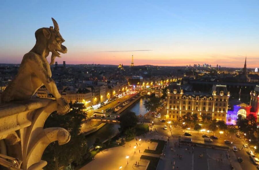 Paris: Night City Tour in a van for up to 7 people - Montmartre and Sacré-Cœur: why that hill always wins