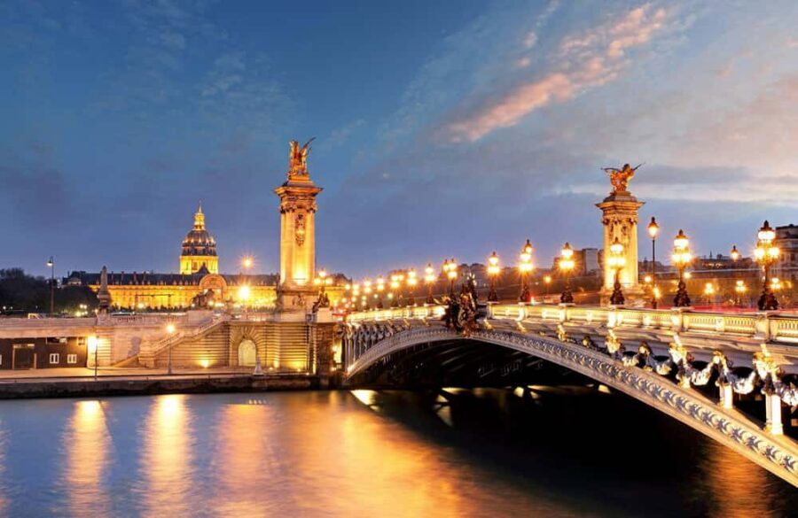 Paris: Night City Tour in a van for up to 7 people - How long you’ll be out there (and how to enjoy it)