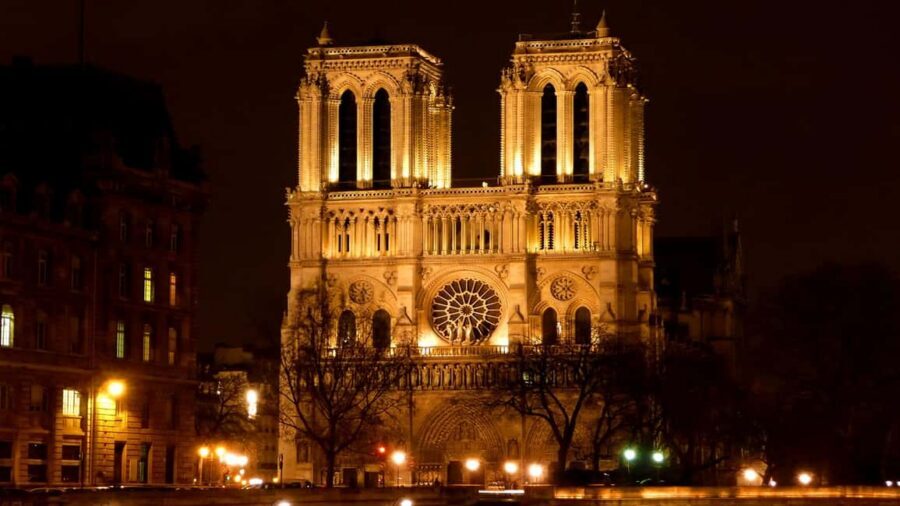 Paris: Night City Tour in a van for up to 7 people - The classic “Paris lights” run: Eiffel Tower to the Champs-Élysées