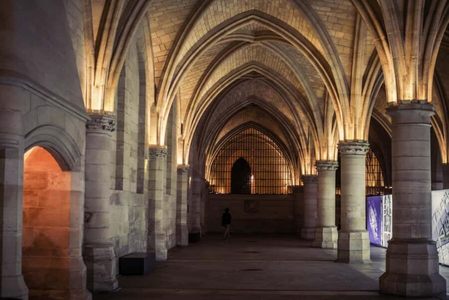 Paris: Notre Dame and Île de la Cité Walking Tour - Conciergerie: justice history you can feel