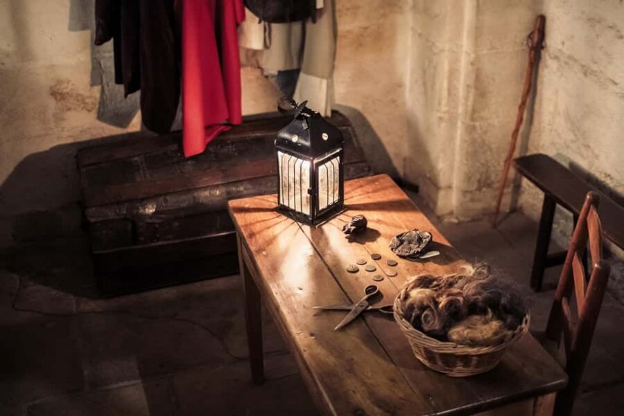 Paris: Notre Dame and Île de la Cité Walking Tour - Hôtel-Dieu: where everyday life meets major history