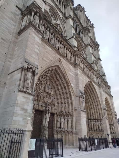 Paris: Notre Dame Cathedral Guided Tour of the Neighborhood - The exterior route: learning to read Notre-Dame’s façade while you walk