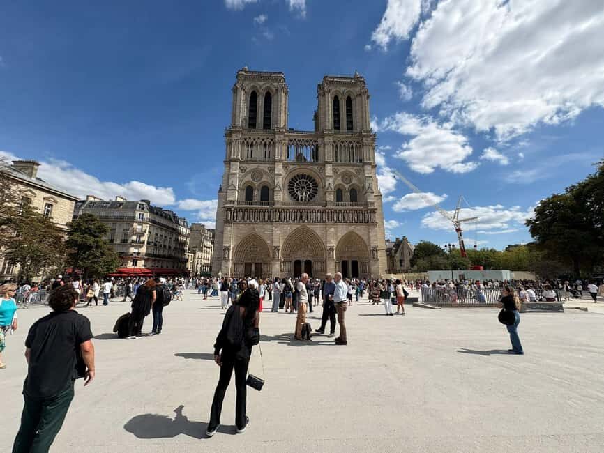 Paris: Notre Dame Exterior, Latin Quarter Tour and Pantheon - San-Séverin Church visit: Flamboyant Gothic in real stone