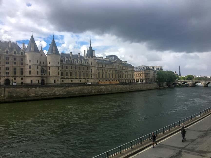 Paris: Notre Dame Exteriors and Ile de la Cité Walking Tour - Should you book this Île de la Cité walking tour?