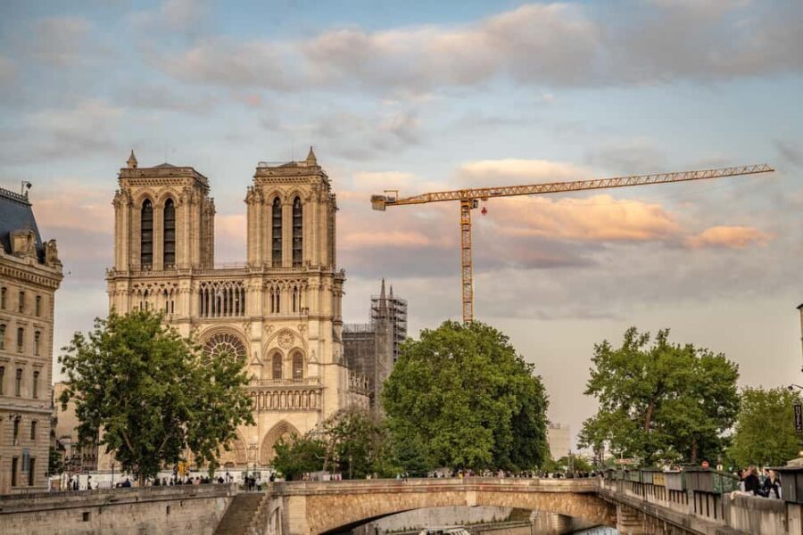 Paris: Notre Dame Outside Tour and Sainte Chapelle Ticket - Starting on Pont Neuf: The Henri IV Meeting Point