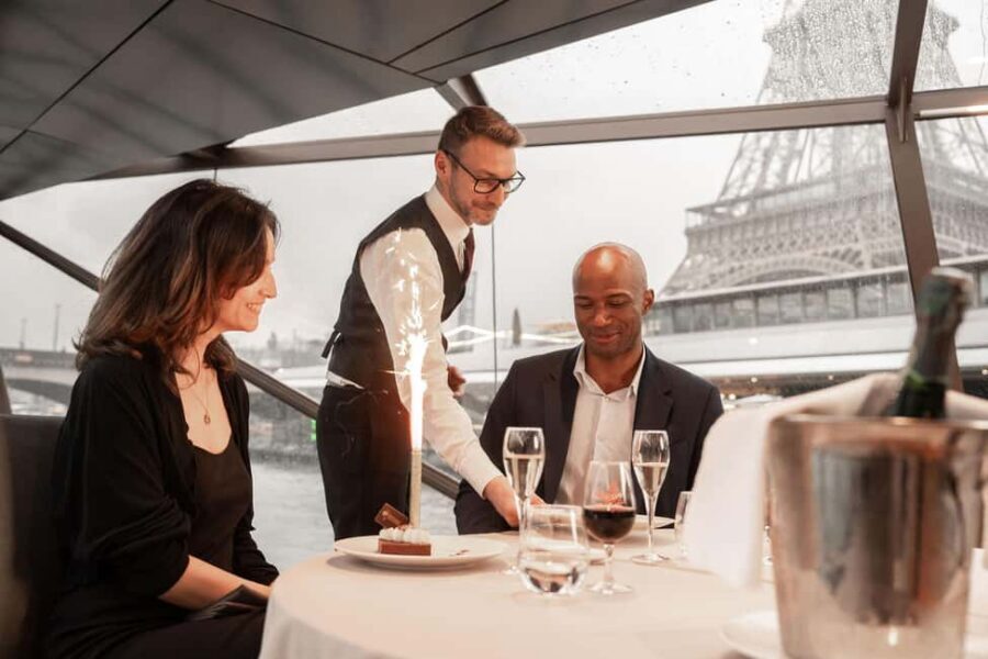 Paris : NYE Special Diner Cruise on the Seine River - Key things to know before you go