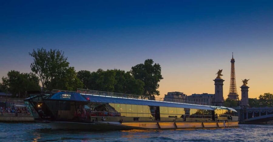 Paris : NYE Special Diner Cruise on the Seine River - Where the Seine cruise starts near Pont de l’Alma