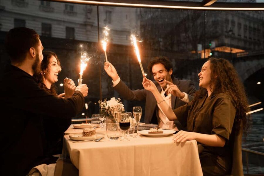 Paris : NYE Special Diner Cruise on the Seine River - The route that frames Paris: Ile de Cité, bridges, and quays