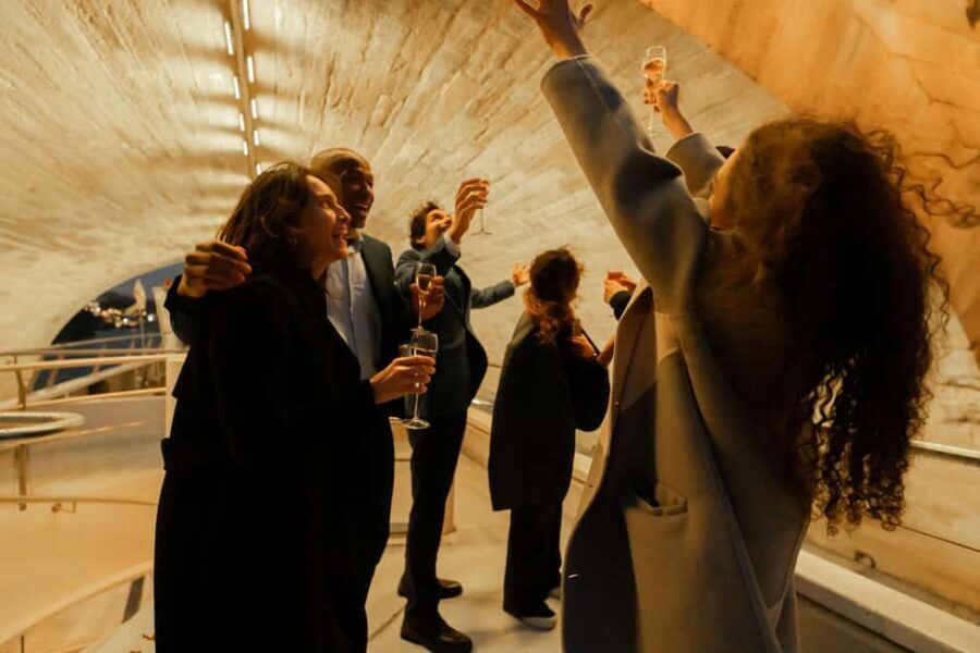 Paris : NYE Special Diner Cruise on the Seine River - Value check: is $542 per person worth it?