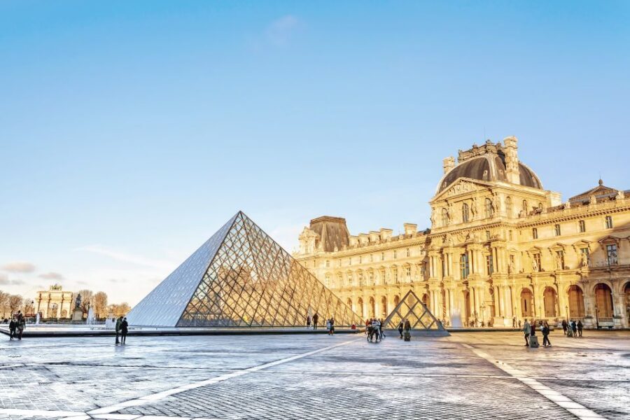 Paris Old Town Highlights Guided Walking Tour - Key highlights worth planning around