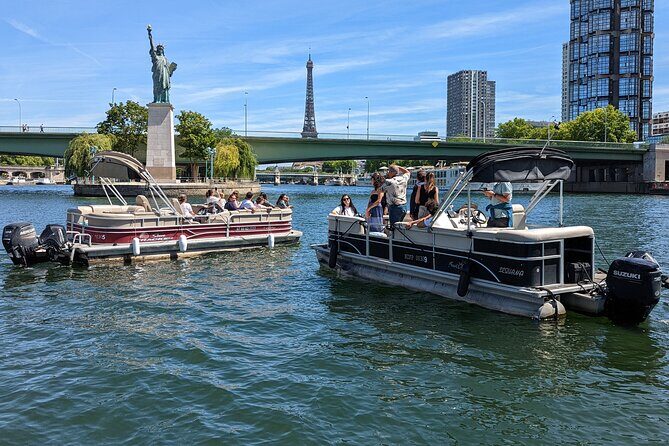 Paris on the Seine side: Magical private cruise - Captains, onboard hosting, and the comfort that makes it worth it