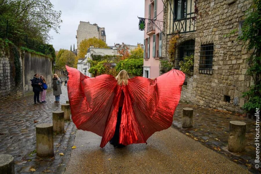 Paris: Opera Singer Guide in Montmartre - Walking between stops: how the singing shapes the history