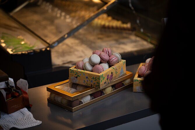 Paris: Pastries & Tragedies - A sweet tour of Montmartre - The artist-studio stop: why Montmartre still feels like a workshop