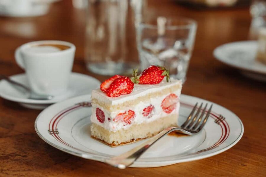 Paris: Pastry & Chocolate Walking Tour with Tastings - Key things I’d mark on your mental map