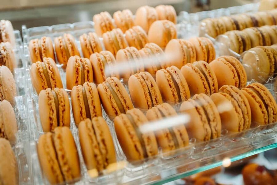 Paris: Pastry & Chocolate Walking Tour with Tastings - Starting at 34 Rue du Faubourg Montmartre: how to find your group fast