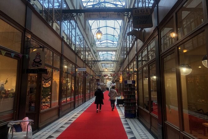 Paris Pastry Tour - Croissants, Macarons & Iconic French Desserts - The real value: passages + food stories you can use the next day