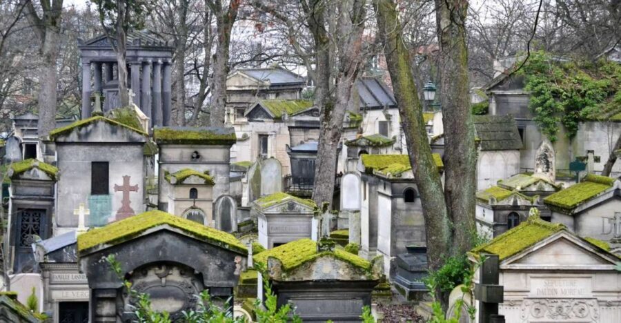 Paris: Pere Lachaise Cemetery Guided Tour - Why Père Lachaise Feels Like Paris’s Most Unusual Museum
