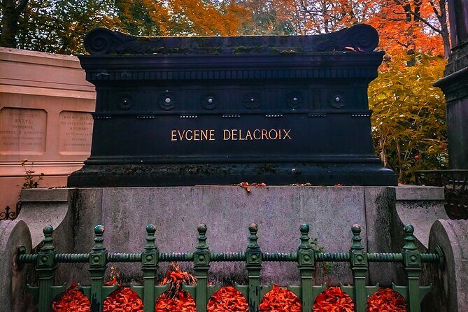 Paris Pere Lachaise Cemetery Small Group Guided Tour - Why Père Lachaise Feels Like a City Within Paris