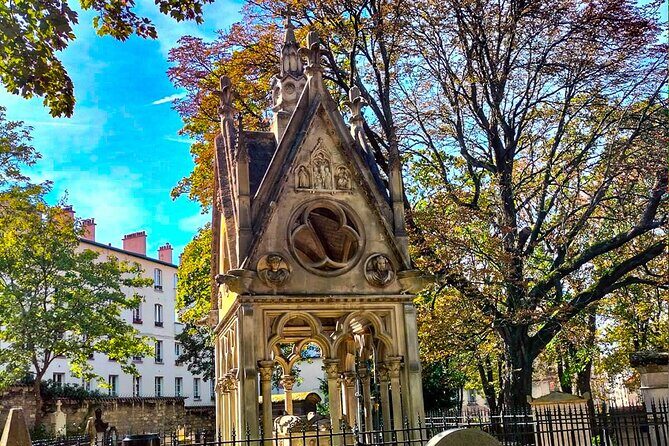 Paris Pere Lachaise Cemetery Small Group Guided Tour - Why a Small Group of 8 Makes This Tour Work