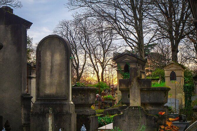 Paris Pere Lachaise Cemetery Small Group Guided Tour - Walking Practicalities: What to Expect During Those 2 Hours