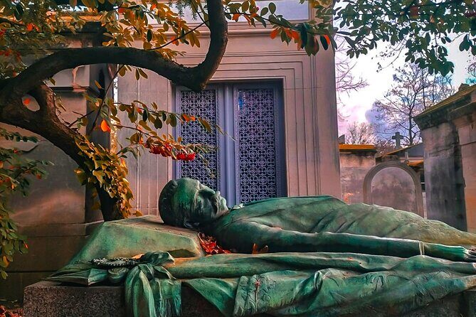 Paris Pere Lachaise Cemetery Small Group Guided Tour - The 2:30 pm Meeting Point: How the Tour Runs in Real Life