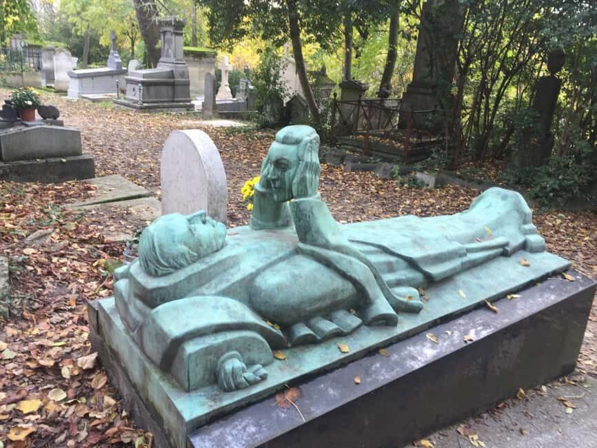 Paris: Père Lachaise Cemetery Visit with Seine River Cruise - Must-see stops: Jim Morrison, Oscar Wilde, and Edith Piaf