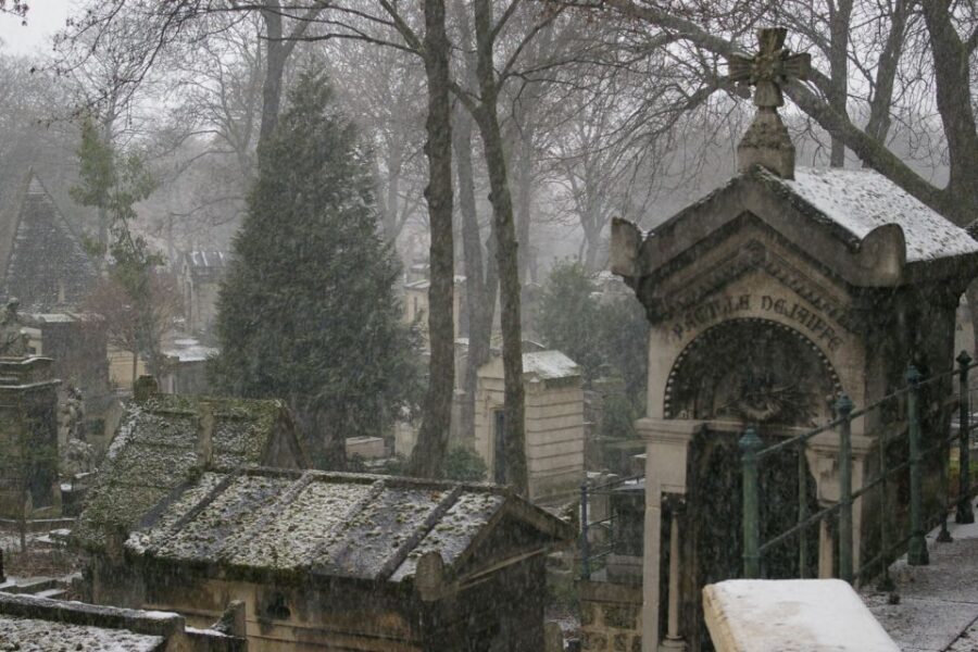 Paris: Père Lachaise Cemetery Walking Tour - Key highlights worth your time