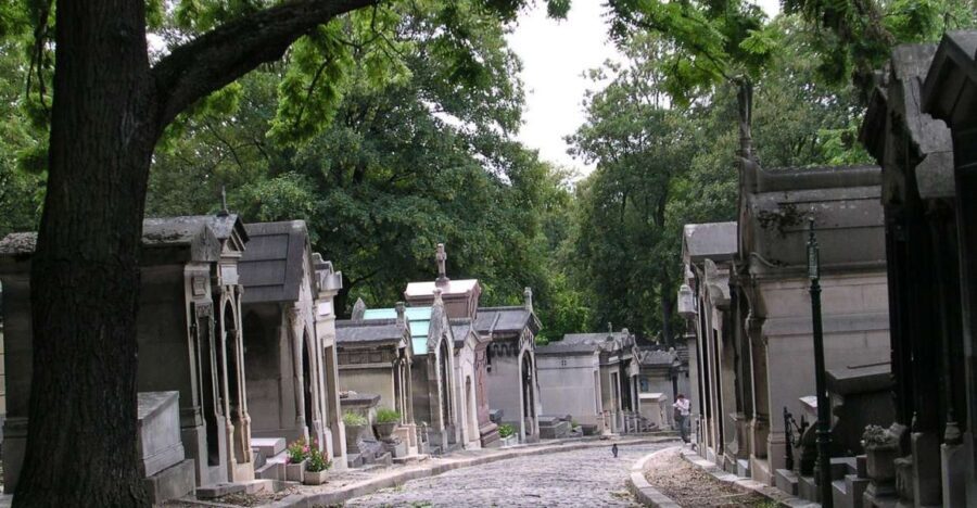 Paris: Père Lachaise Cemetery Walking Tour - The “main attraction” is the guide, not just the names